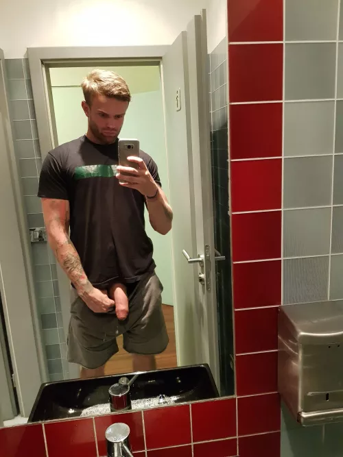 bath selfie by hereWeAreXXX