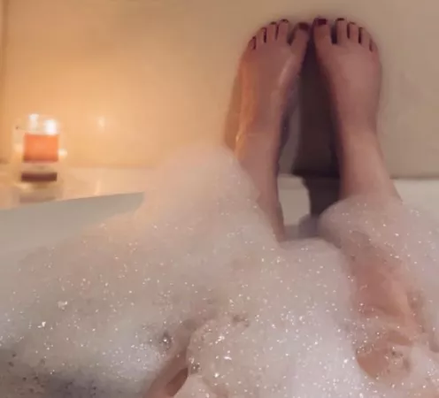 bath time 🧖🏻‍♀️🛁 by Snoo_38576