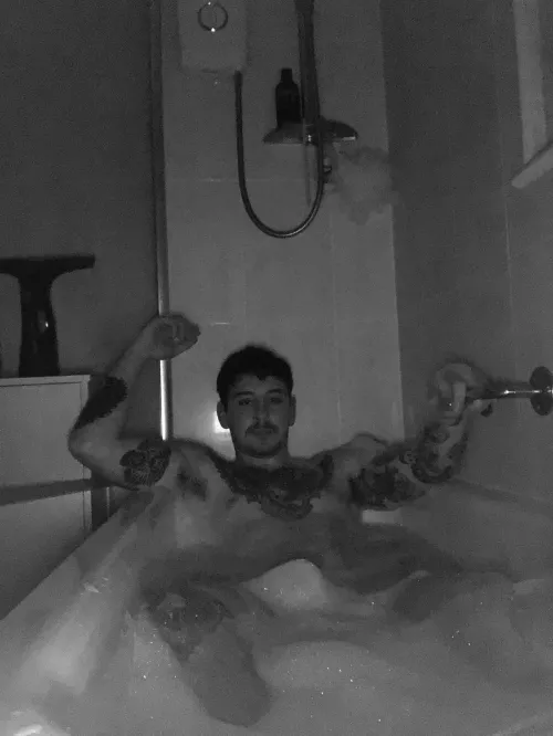 Bath time by Lozmanu