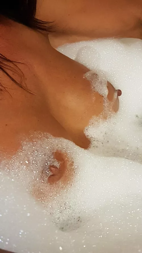 bath time is awesome by Lilbugger10