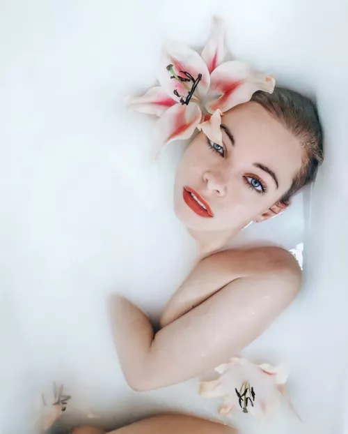 Bath time🛀🛀 by MariyaSharie_1