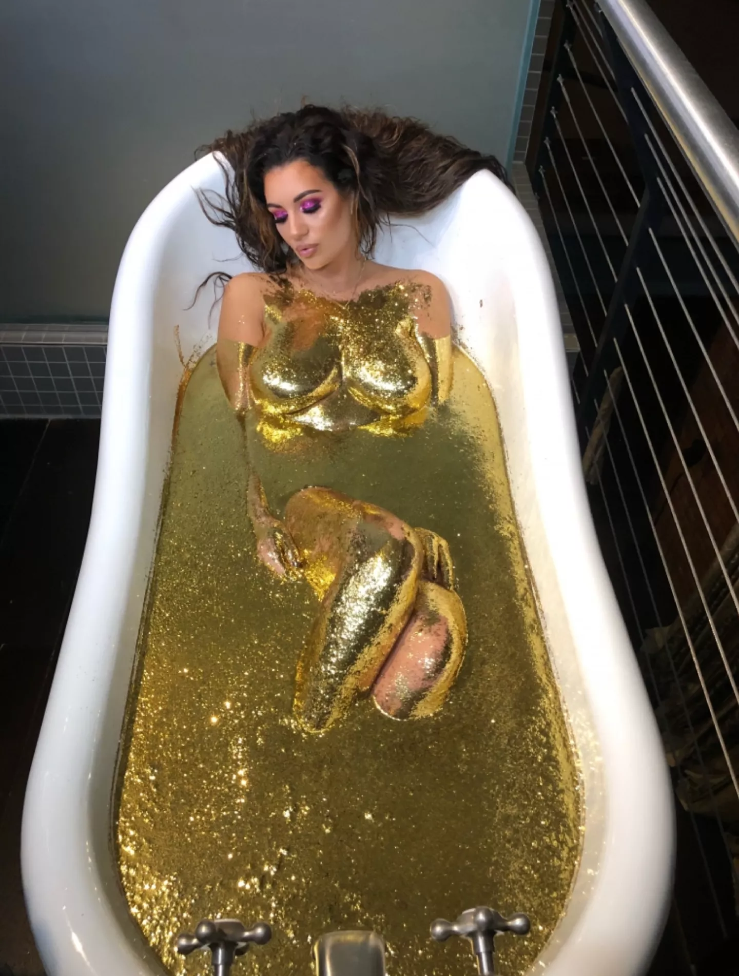 Bathing in Gold posted by LordB8r_v2