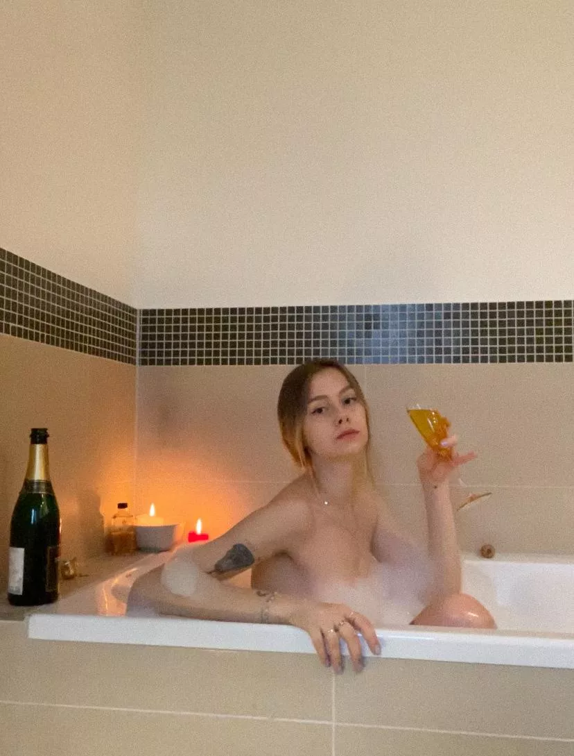 Bathing in style. posted by maaryzzle