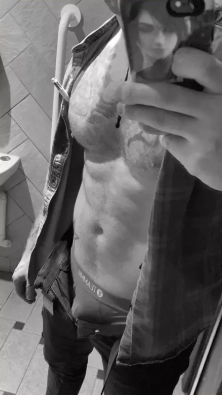 Bathroom Break by bandwboy