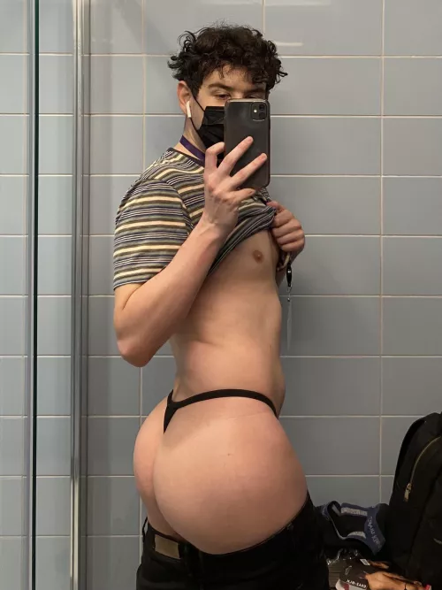 Bathroom break by London94SM