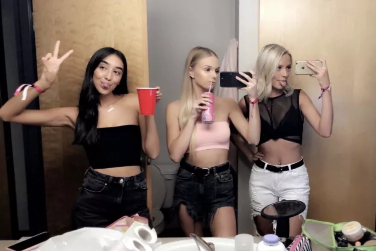 Bathroom drinks by ahhano