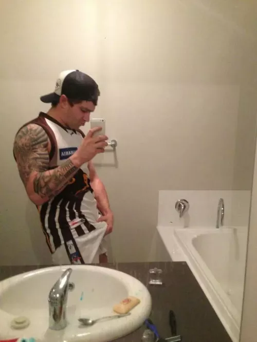 Bathroom Hardon posted by menareamazing