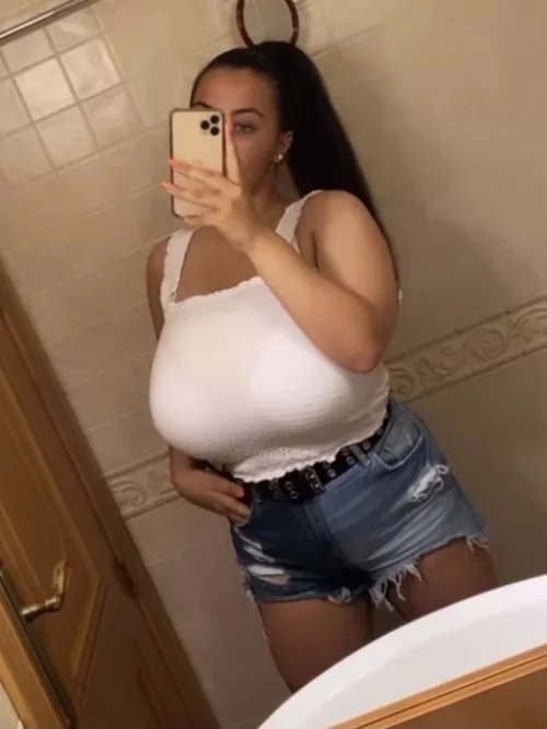 Bathroom selfie by FizzyOrangeJuice