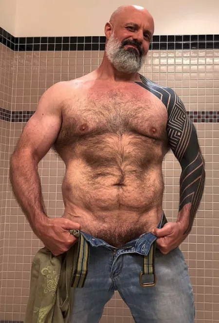 bathroom shot by peludoporfavor