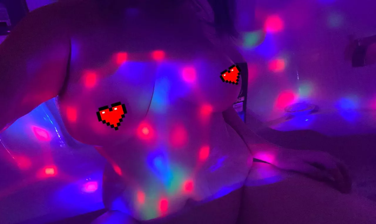 Bathtime fun posted by Ashbash899_