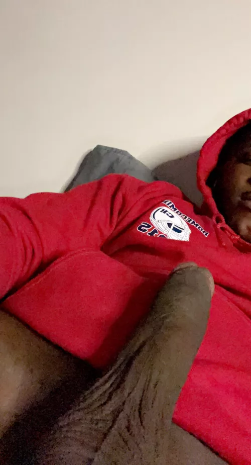 BBC top. Looking for a horny thick bottom to wake him up. 👻htalib17 😏 by Historical-Set8258