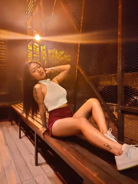 Be honest, would you masturbate if I sent you some nudes of me? by insunny99