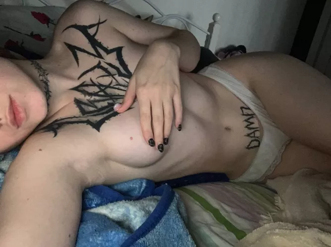 Be honest would you masturbate to my nudes if I ever sent you some😀 by ArchAngelAries