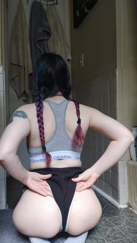 be my personal trainer? by LilRedVelvettt