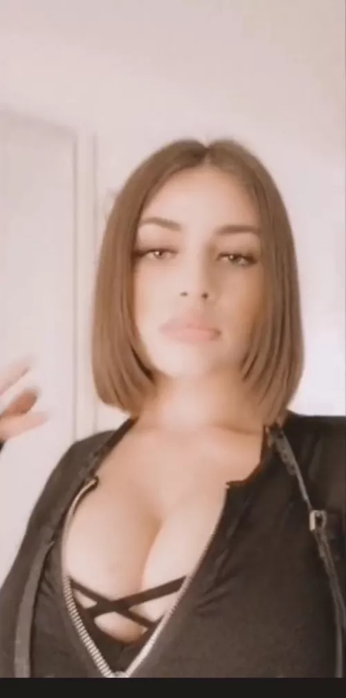 Be my slave while sucking my body. snap @dilayla477 by Alternative-Bag-662