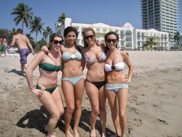 Beach babes posted by pljath