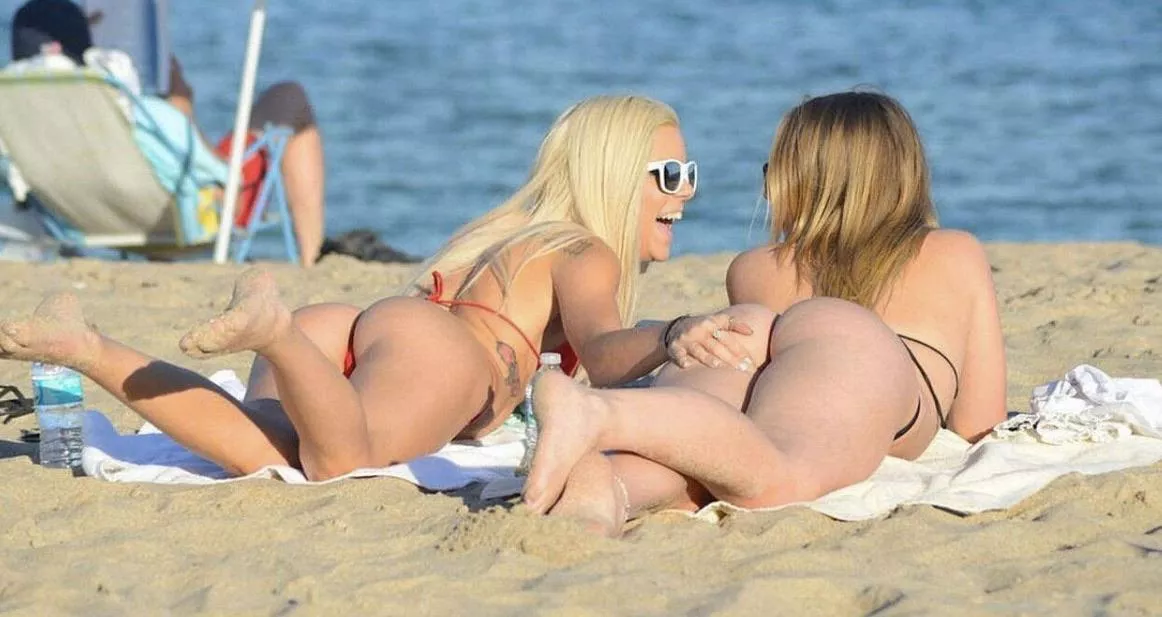 Beach booty buddies posted by WeAreWonderfulNow