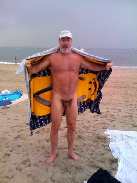 beach day by peludoporfavor