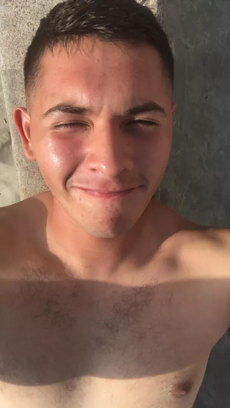 Beach day! Enjoy the sun blinding me by smallowg