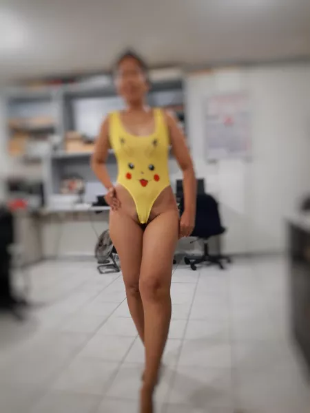 Beach day today in the Philippines for Manang, a new tight swimsuit to show off by Fetishandchips