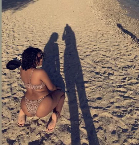 Beach on the knees by hadesunderthere