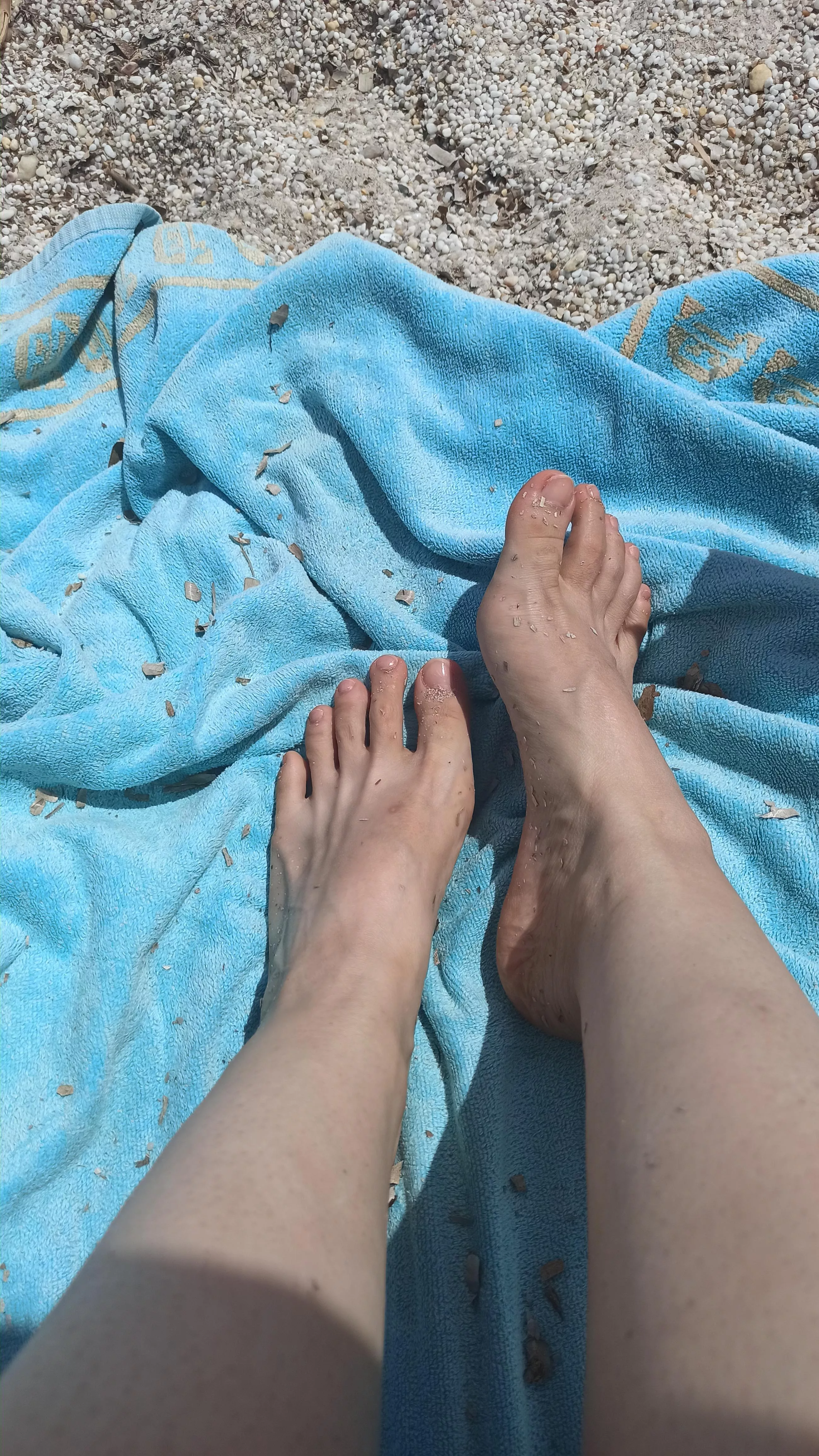 Beach time for my italian feet 🌊 posted by lenagirlyfeet