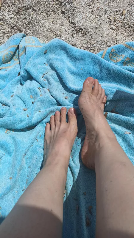 Beach time for my italian feet 🌊 by lenagirlyfeet