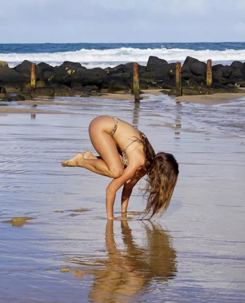 Beachy golden hour hip cleavage anyone? 💋 by _kiki_moon