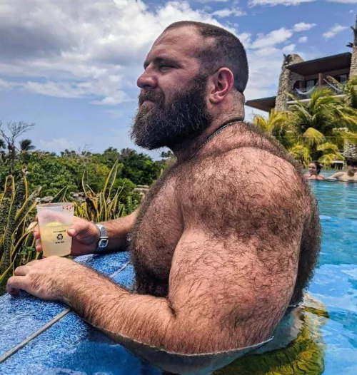 Bear in the pool. by Valhir98