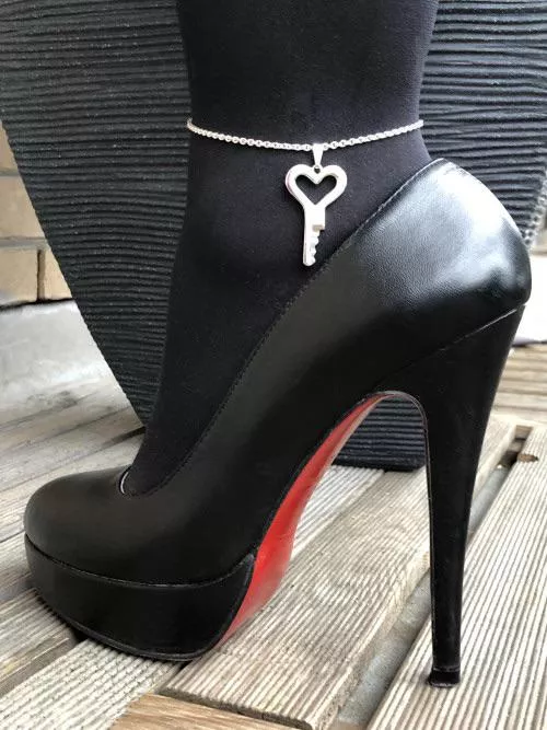 Beautiful anklet by Annual-Profit-3795