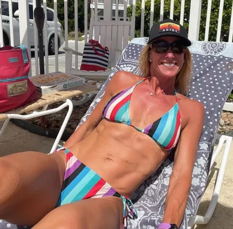 Beautiful fit milf by fistandantilis