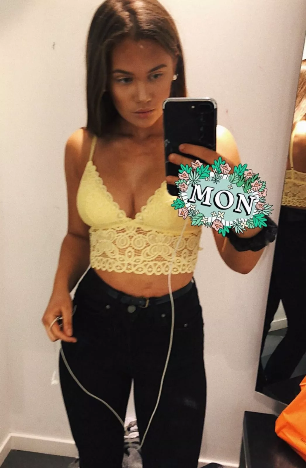 Beautiful girl🥰 posted by Active_Candidate6908