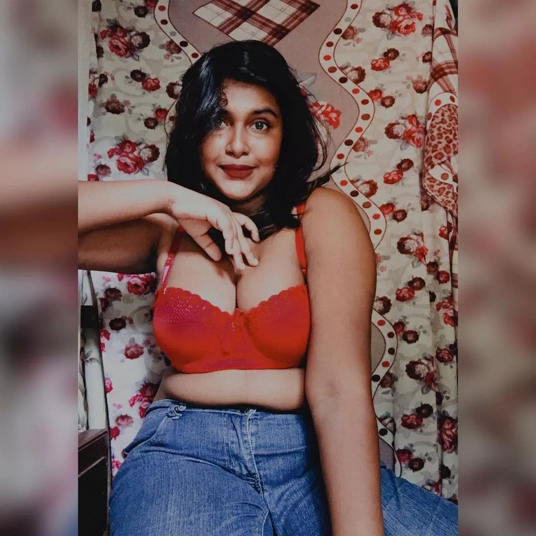 Beautiful horny chubby girl full nude album 😘😍💦 link in comments ⬇️ posted by Any_Banana9528