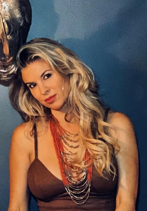 Beautiful milf by popingtarts