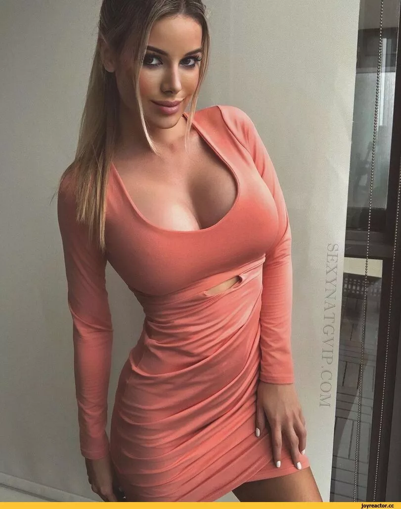 Beautiful Short Dress Babe posted by BigDLebowski