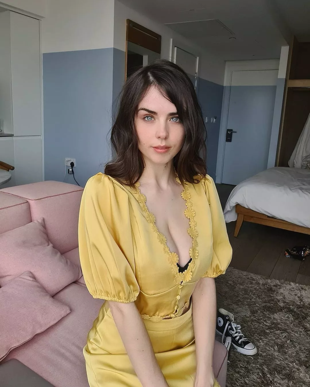 Beautiful yellow dress posted by Blankbanana