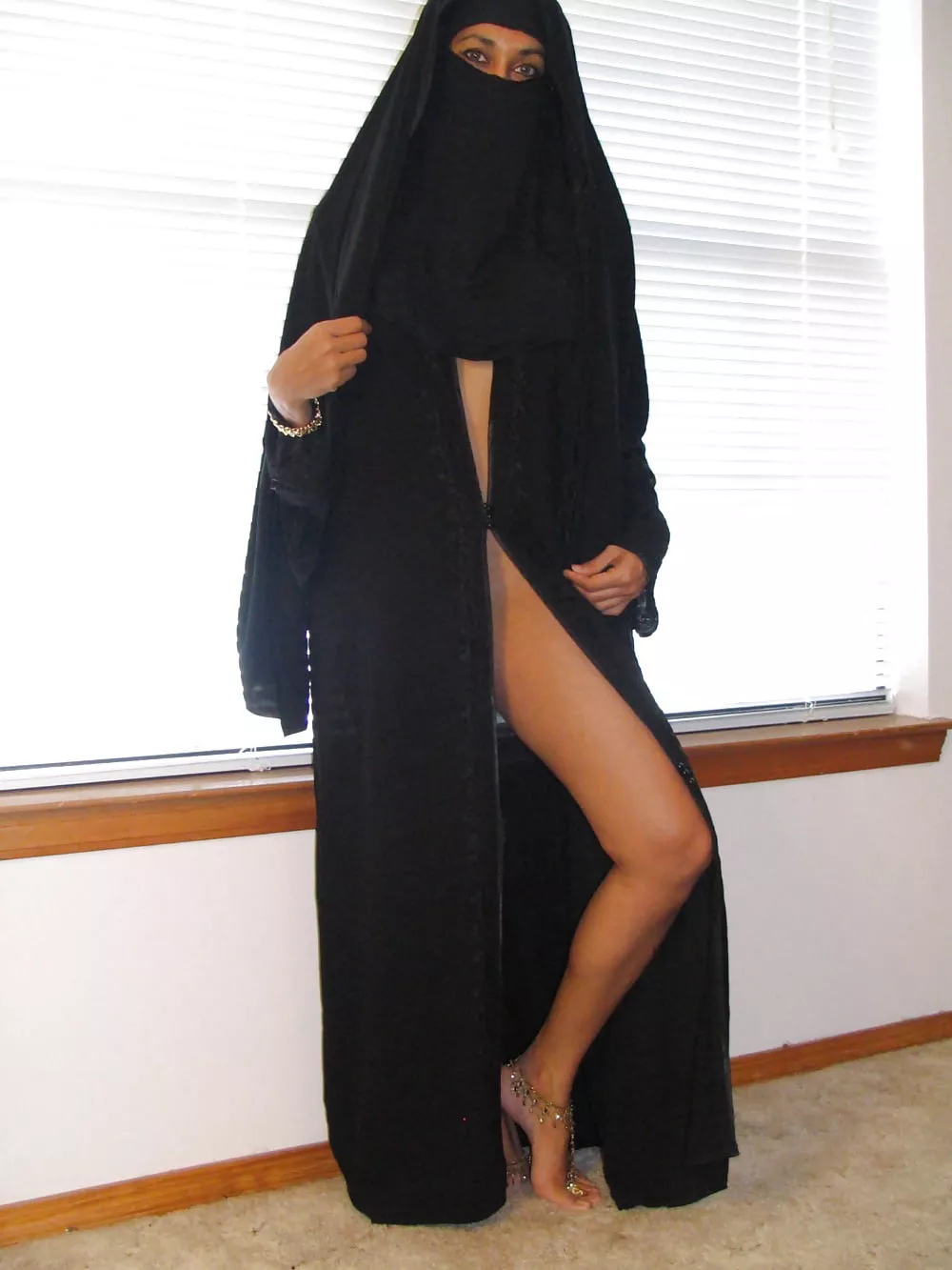 Beauty Under Burqa posted by trashableaccount1