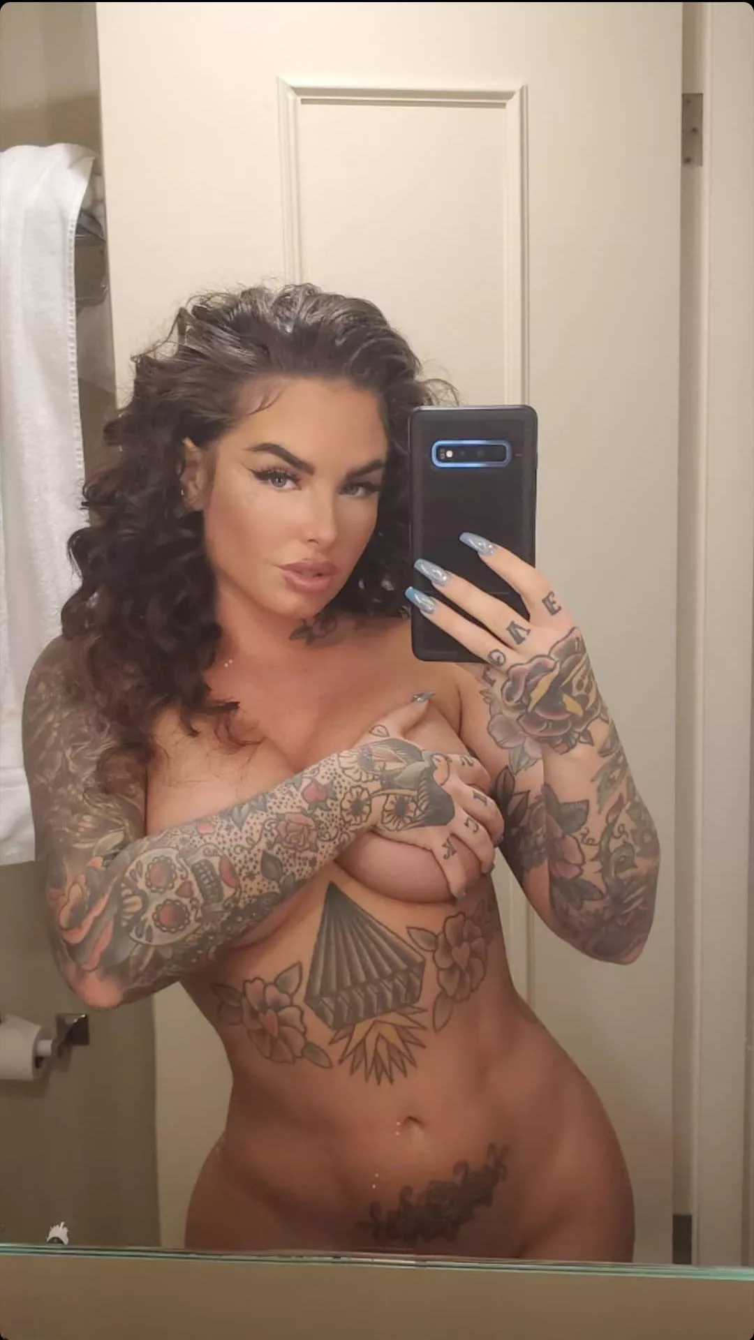 Beauty posted by MrBooMb5otic