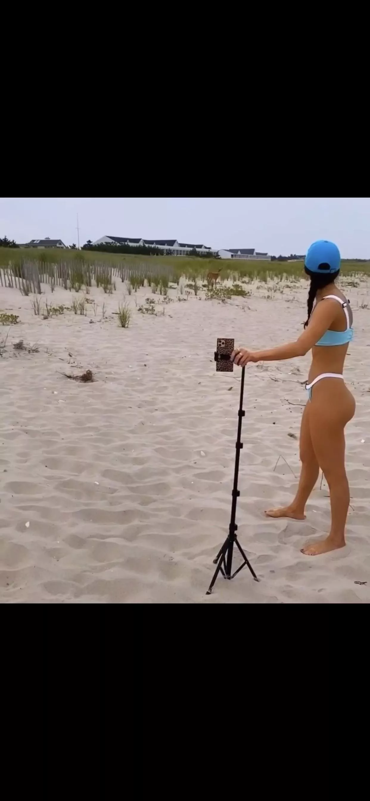 Because people thought the last pic was “weird”. This is the exact same pose. Just a wayyyy better angle. Enjoy 👌🏽 posted by ryryann