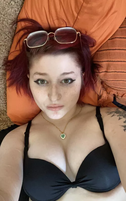 bed face by kelseastar