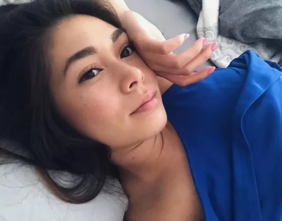 Bedroom eyes. by likesasiangirls