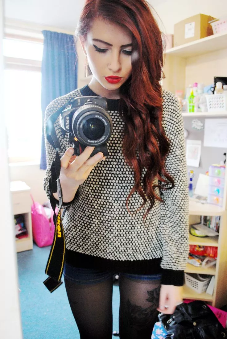 Bedroom selfie posted by fixture-units