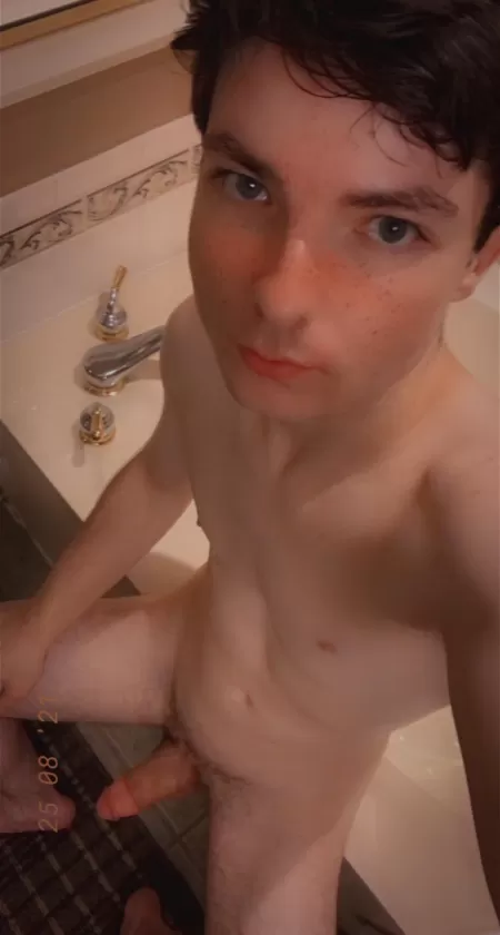 Been A little Bit self Conscious lately 🥺 by Twinkcity