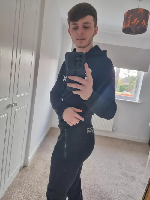 been doing my squats 🍑🤣 by Jordx77