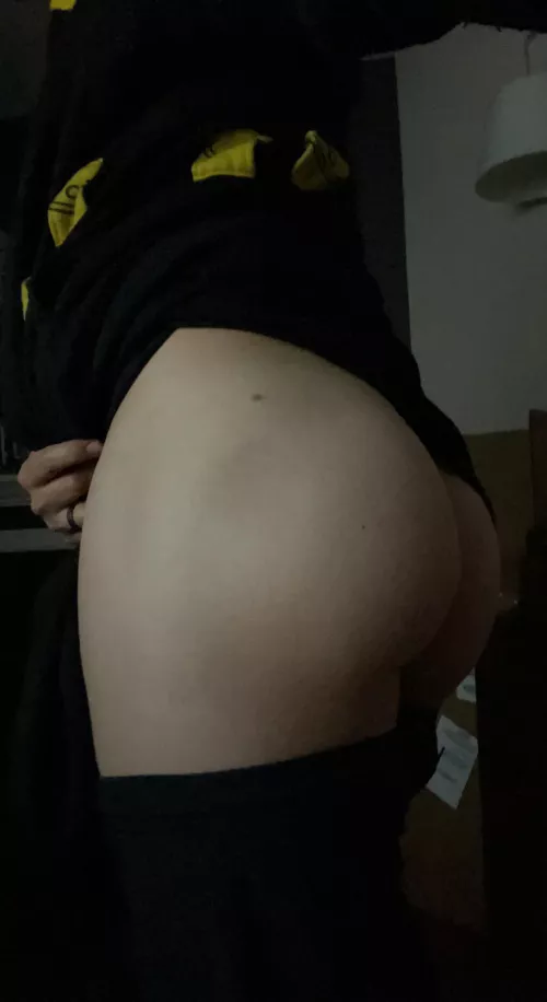 Been known to squat. by daddy_wankenobi