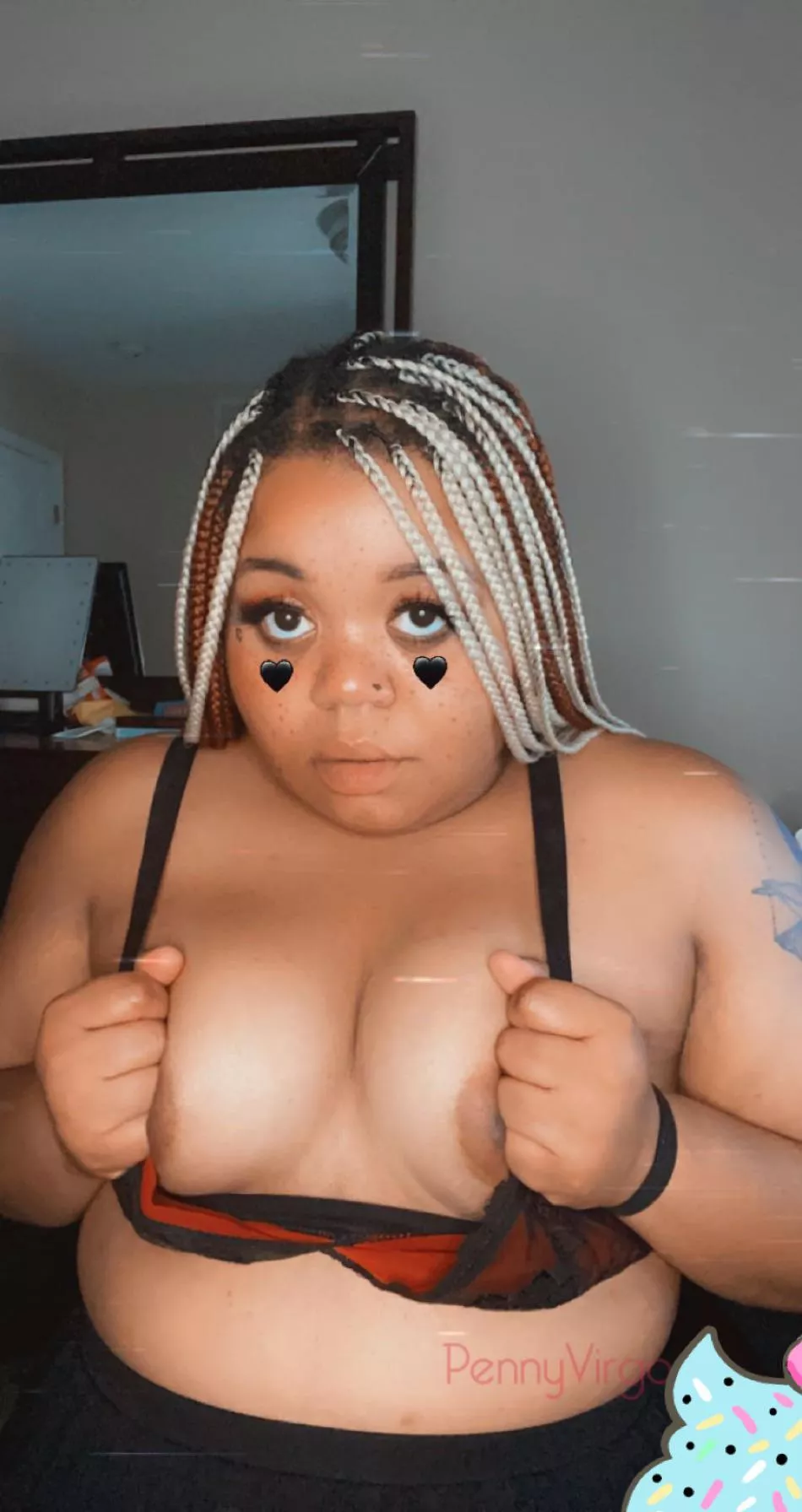 Been told they’re nice to look at when my mouth is full 🤤 posted by PennyVirgo