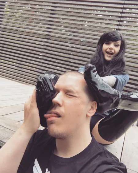 Behind the scene picture of well-known latex photographer Dove Knutsen (@dovearea.se) | model is @missmandyofficial. by BobRoss235