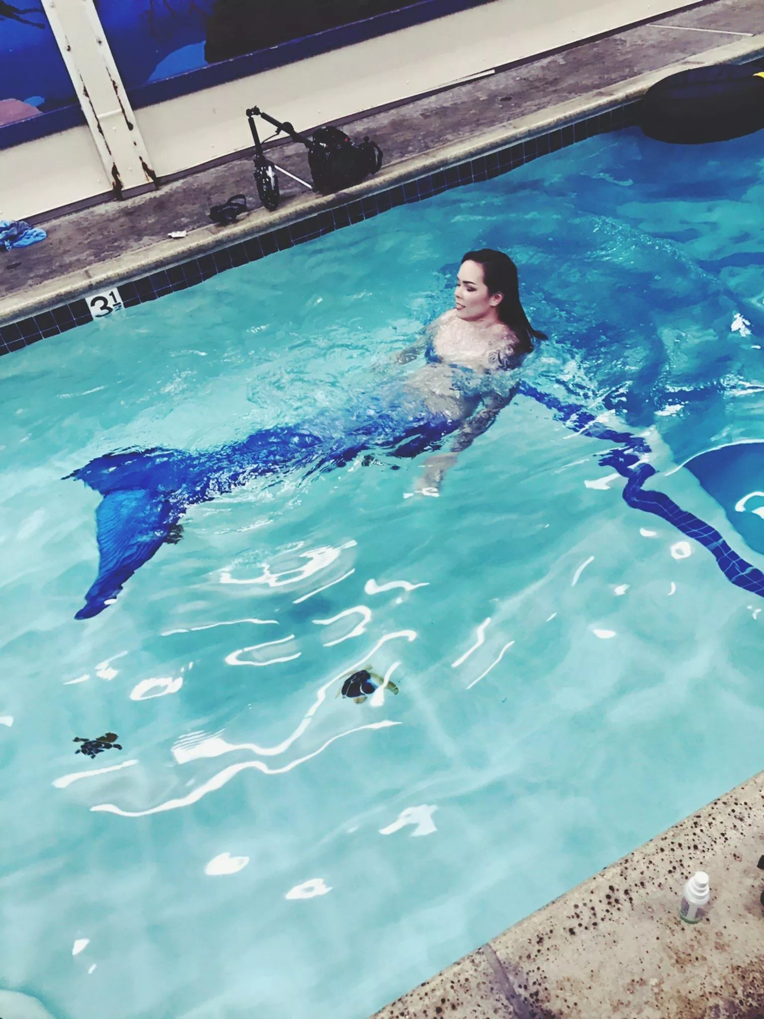 Behind the scenes from Suzy’s underwater photoshoot yesterday! posted by killingcrushes