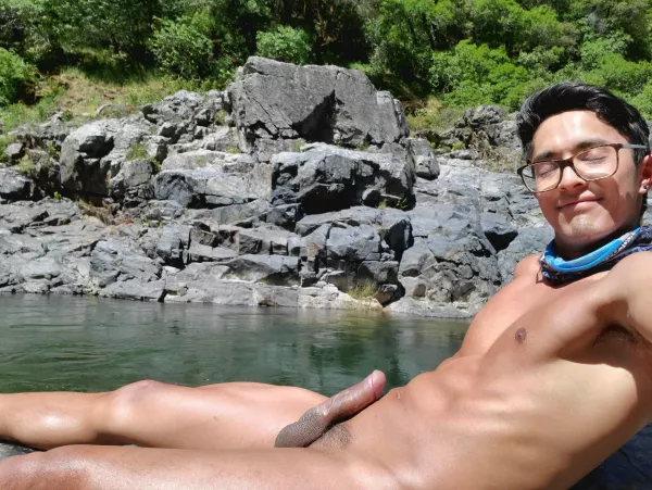 Being naked outdoors always gets me hard. First post here by cagar95