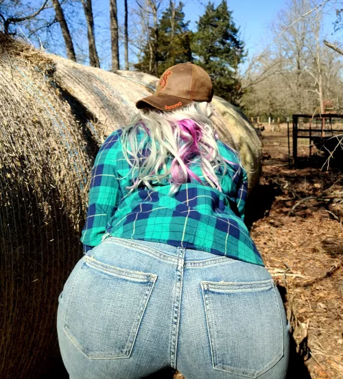 Bend me over baby, These jeans fit just right 🍑😘 by Dahlialove03